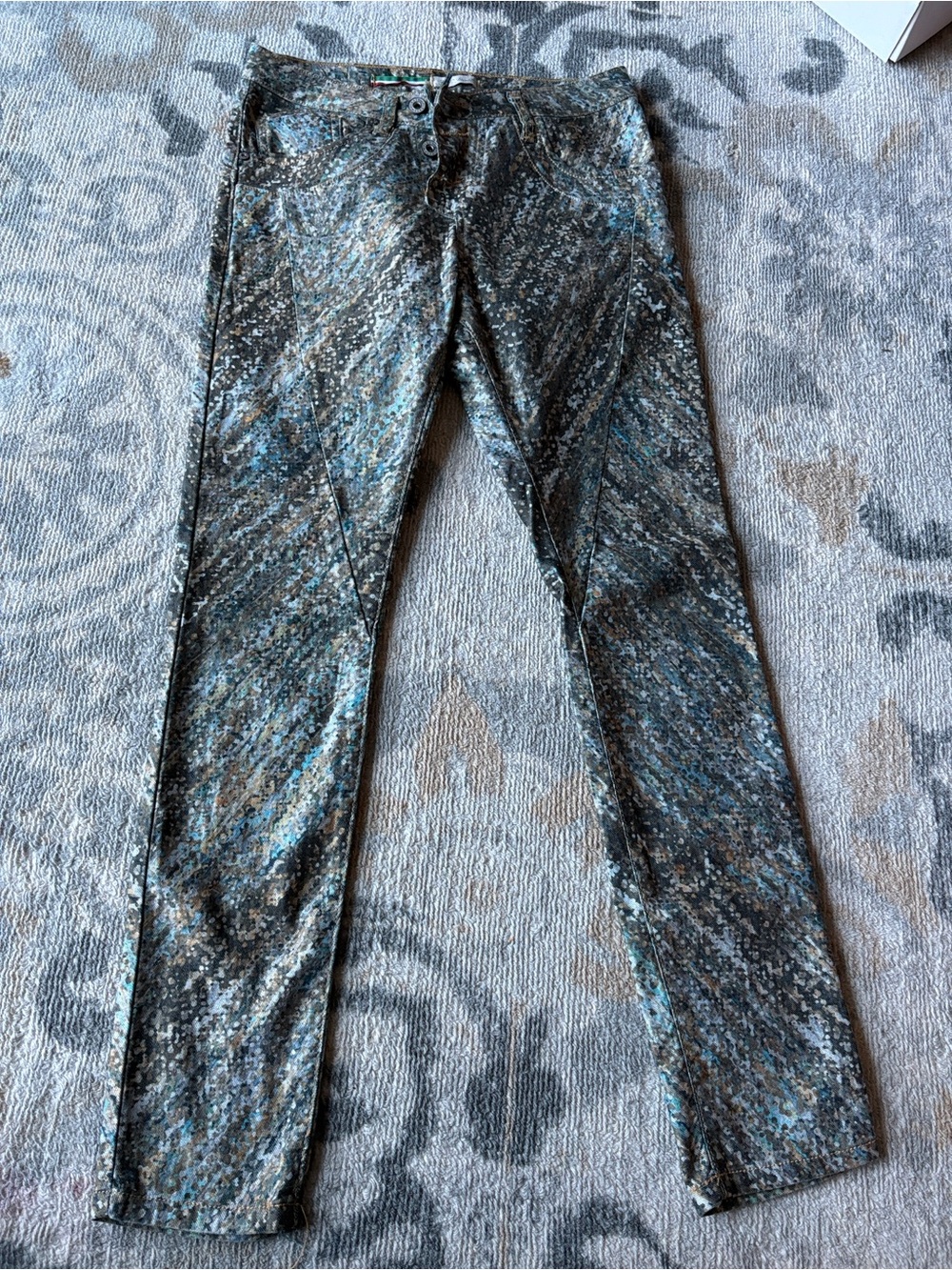 Skinny Women's Jeans in Black with Blue Speckle